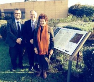(L-R) NCGRT Director Craig Simmons with State Water Minister Ian Hunter and Onkaparinga Council Mayor Lorraine Rosenberg
